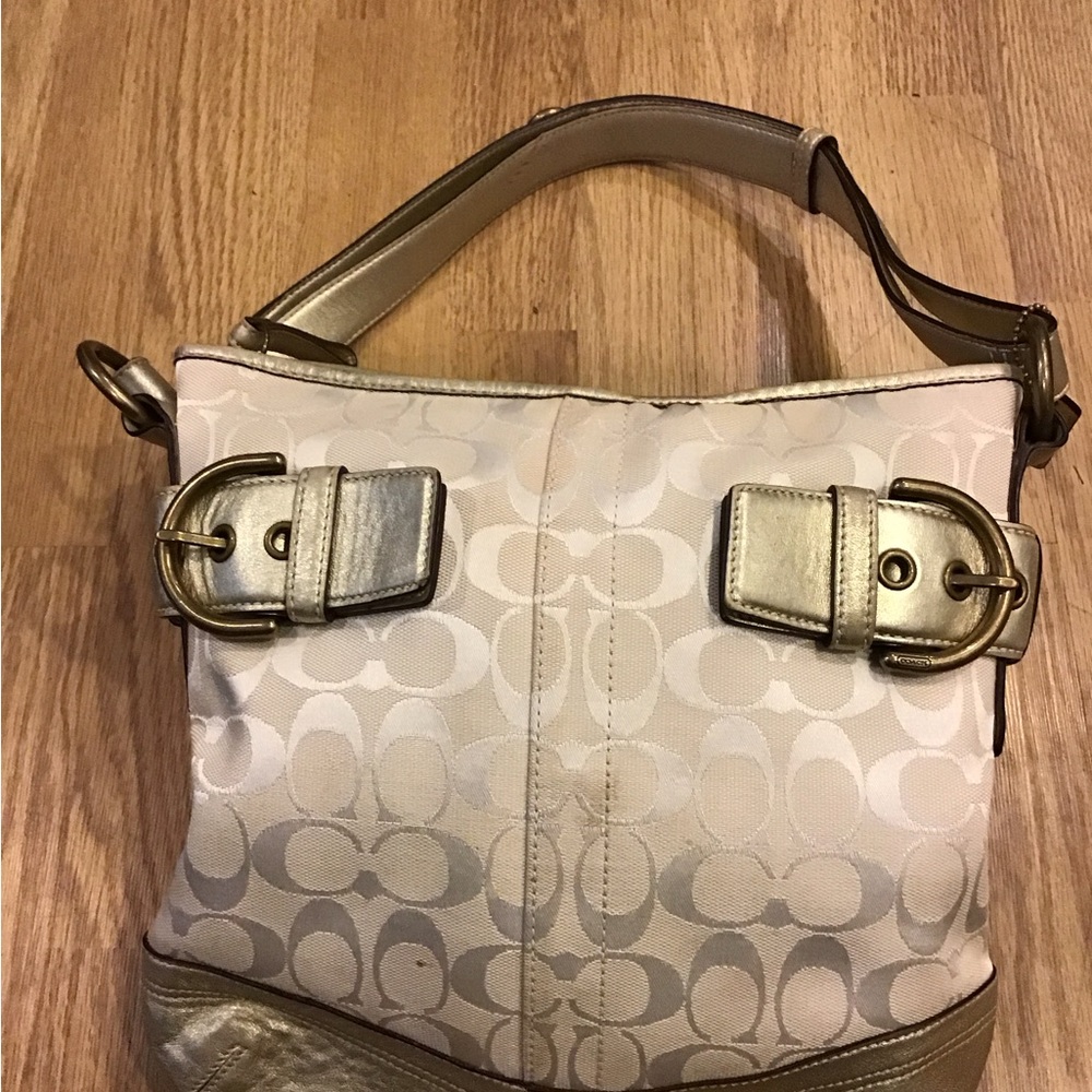 Woman Coach Shoulder Bag with Signature Style Champagne - Picture 9 of 12
